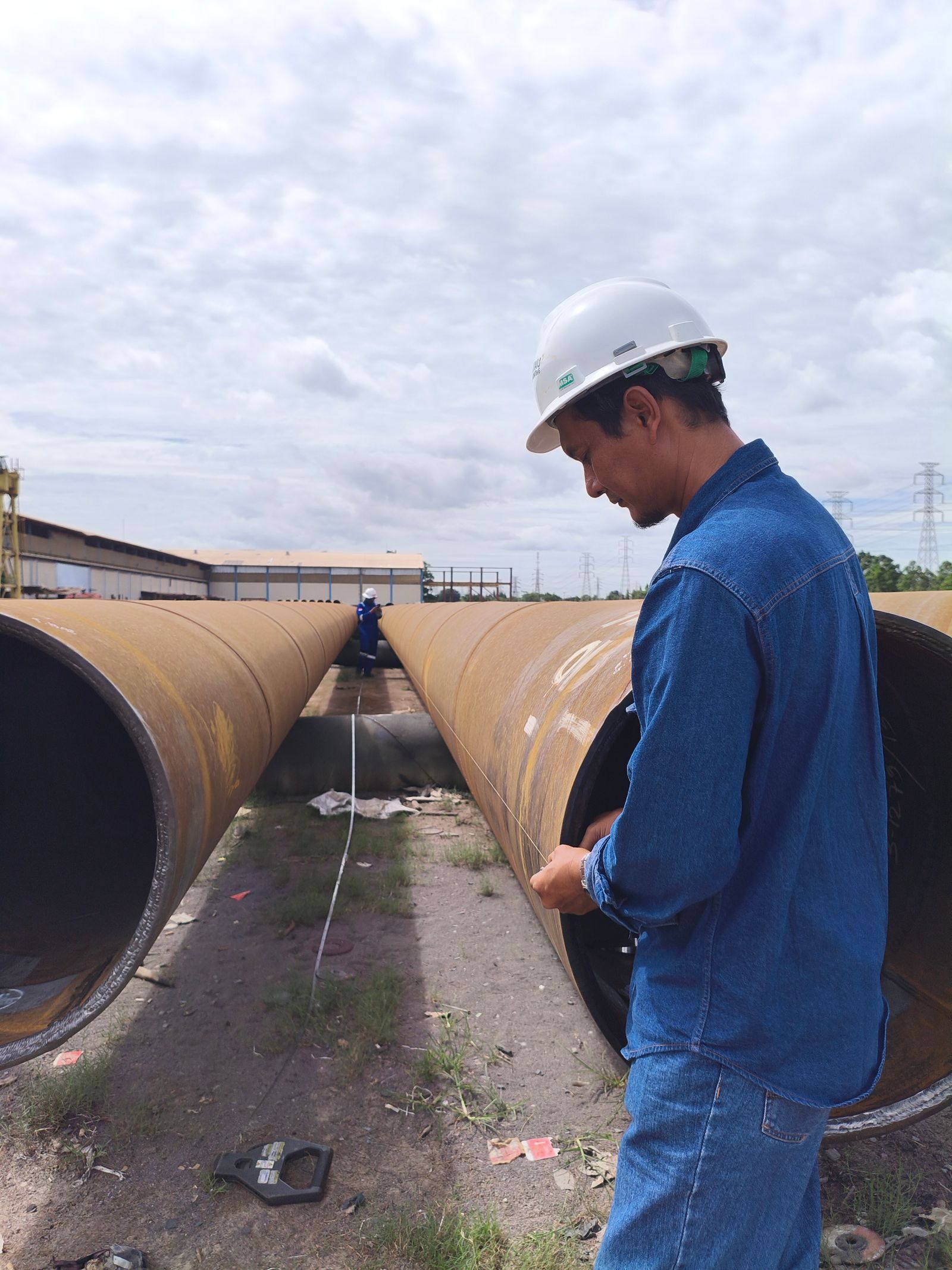 Camera inspection monitor showing the inside of a pipe